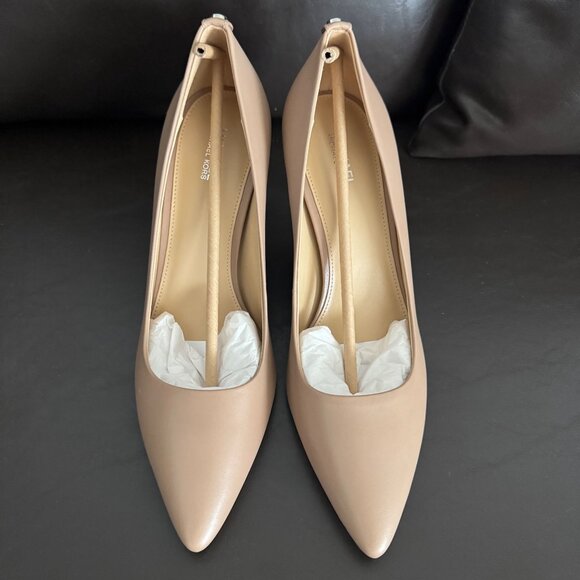 Michael Kors Dorothy flex pump Womens khaki Pointed Toe Leather Heels Size 9M - Picture 2 of 11